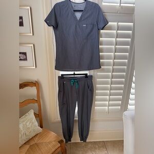 Figs Gray Scrub Top and bottom